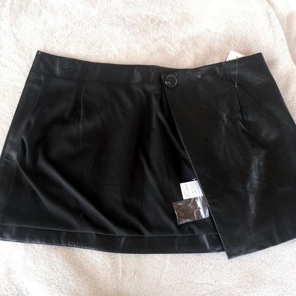 Faux leather wrap skirt - Picture 5 of 7